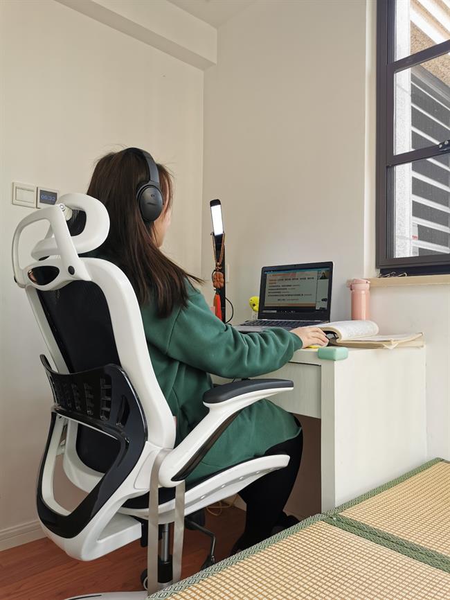 胡芊老师授课.jpg 胡芊老师授课.jpg