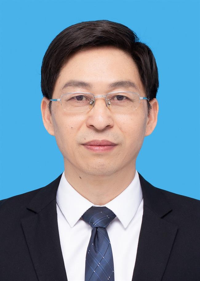 袁证件照-一、二寸裁图 拷贝.jpg