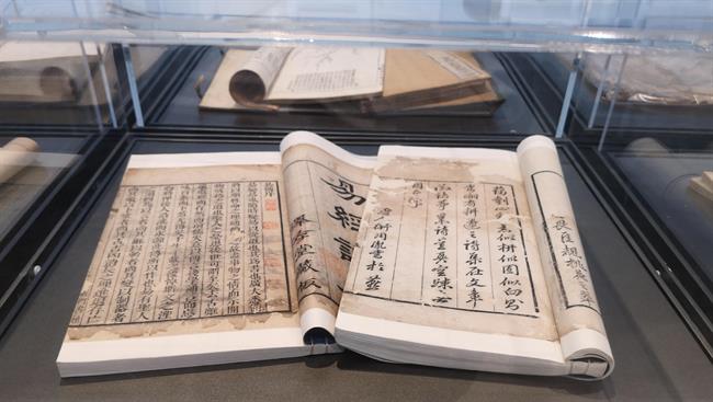 古籍修复作品《陈大孚诗叙》参加生根·迭代——浙江高校非遗研培实践展览.jpg